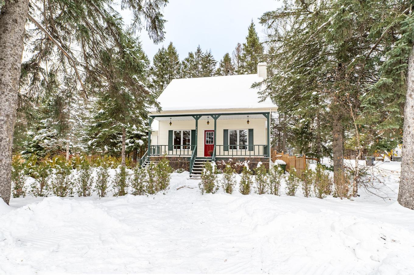 Façade - 2351 Rue De L'Église, Val-David, QC - Outdoor With Deck Patio Veranda