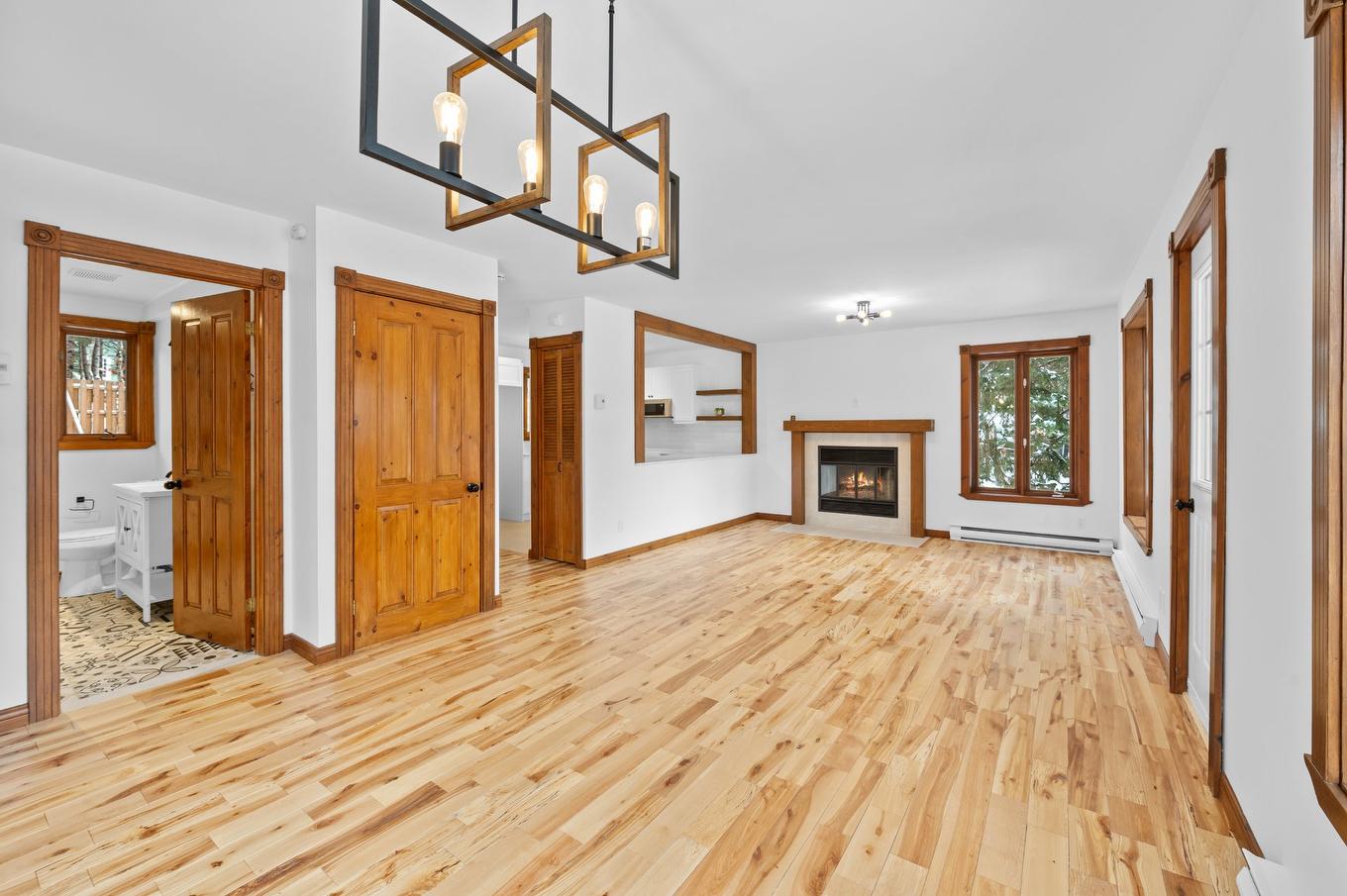 Vue d'ensemble - 2351 Rue De L'Église, Val-David, QC - Indoor With Fireplace