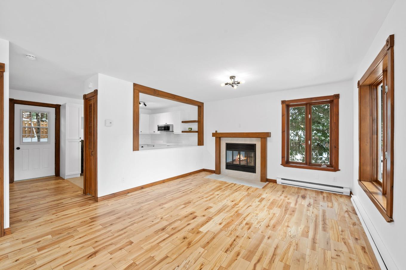 Salon - 2351 Rue De L'Église, Val-David, QC - Indoor Photo Showing Living Room With Fireplace