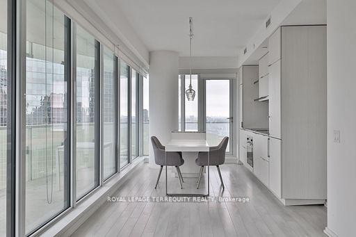 2709-197 Yonge Street, Toronto, ON - Indoor Photo Showing Dining Room