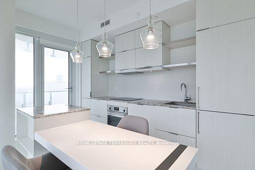 2709-197 Yonge Street, Toronto, ON - Indoor Photo Showing Kitchen With Upgraded Kitchen