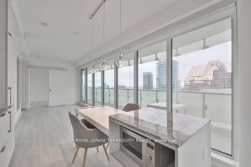 2709-197 Yonge Street, Toronto, ON - Indoor Photo Showing Other Room