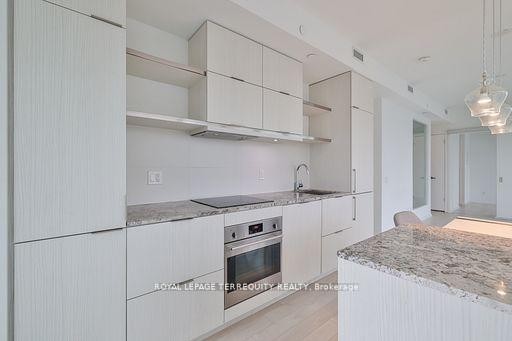 2709-197 Yonge Street, Toronto, ON - Indoor Photo Showing Kitchen With Upgraded Kitchen