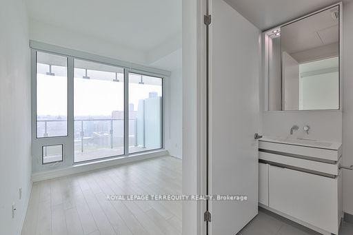 2709-197 Yonge Street, Toronto, ON - Indoor