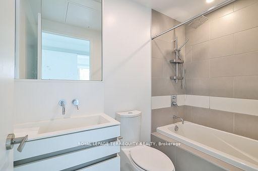 2709-197 Yonge Street, Toronto, ON - Indoor Photo Showing Bathroom