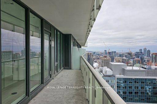 2709-197 Yonge Street, Toronto, ON - Outdoor