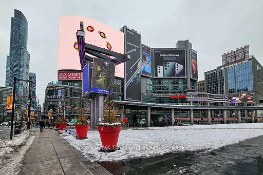 2709-197 Yonge Street, Toronto, ON - Outdoor