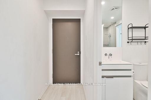 2709-197 Yonge Street, Toronto, ON -