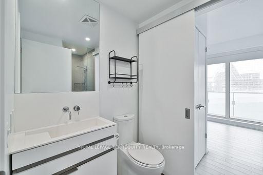 2709-197 Yonge Street, Toronto, ON - Indoor Photo Showing Bathroom