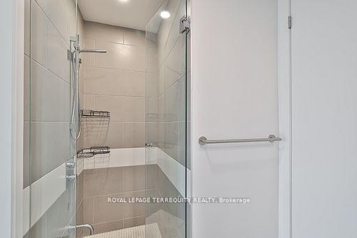 2709-197 Yonge Street, Toronto, ON - Indoor Photo Showing Bathroom
