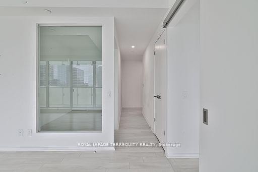 2709-197 Yonge Street, Toronto, ON -