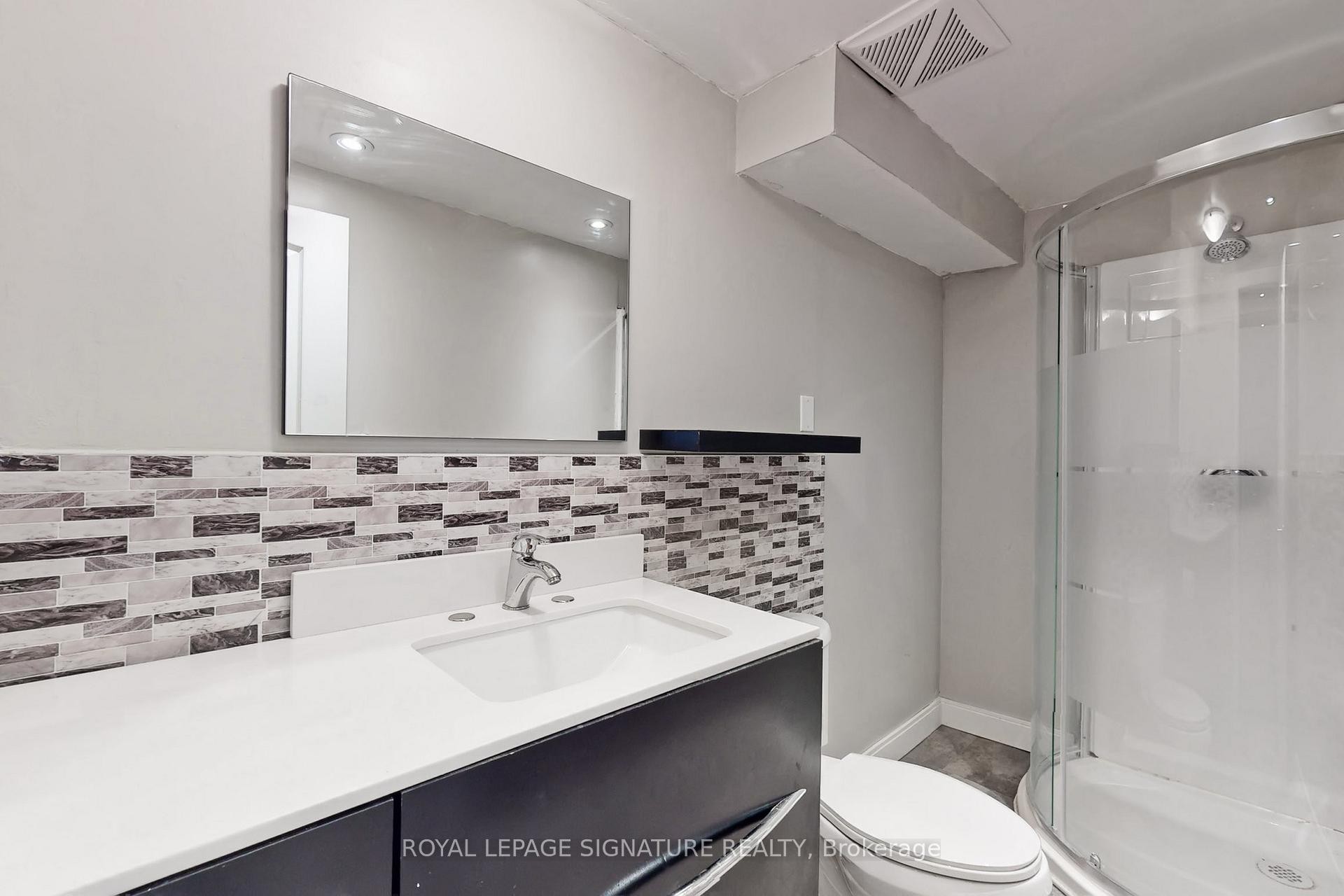 Bsmt-7 Boundy Crescent, Toronto, ON - Indoor Photo Showing Bathroom