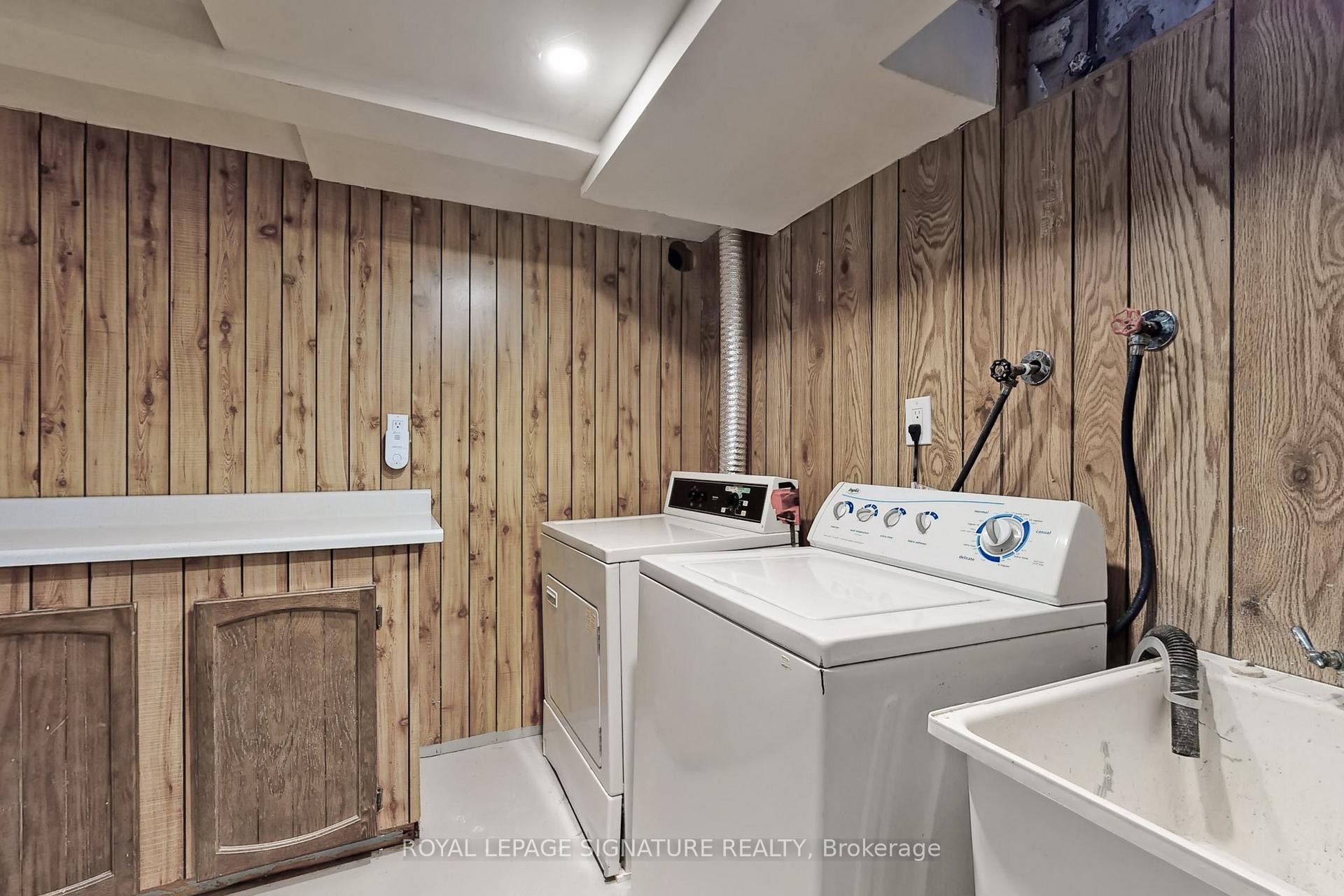 Bsmt-7 Boundy Crescent, Toronto, ON - Indoor Photo Showing Laundry Room