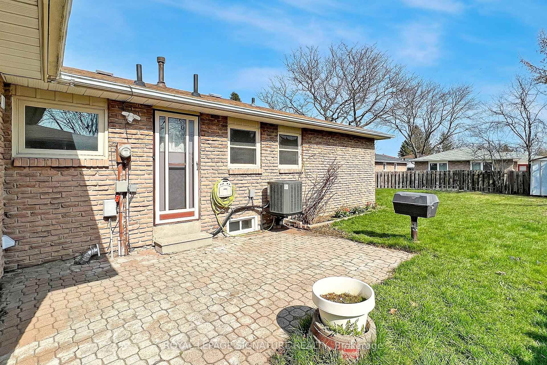 Bsmt-7 Boundy Crescent, Toronto, ON - Outdoor