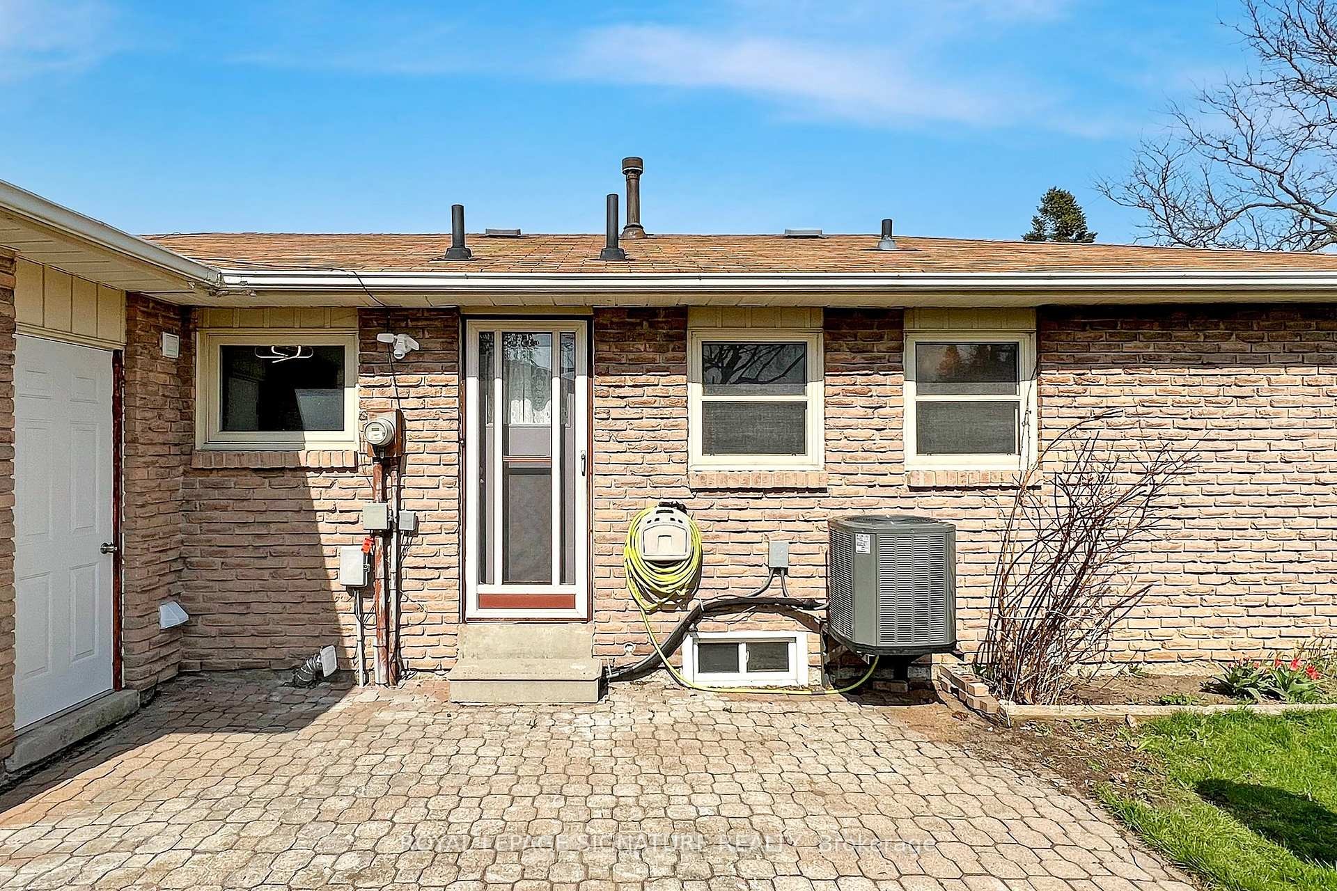 Bsmt-7 Boundy Crescent, Toronto, ON - Outdoor