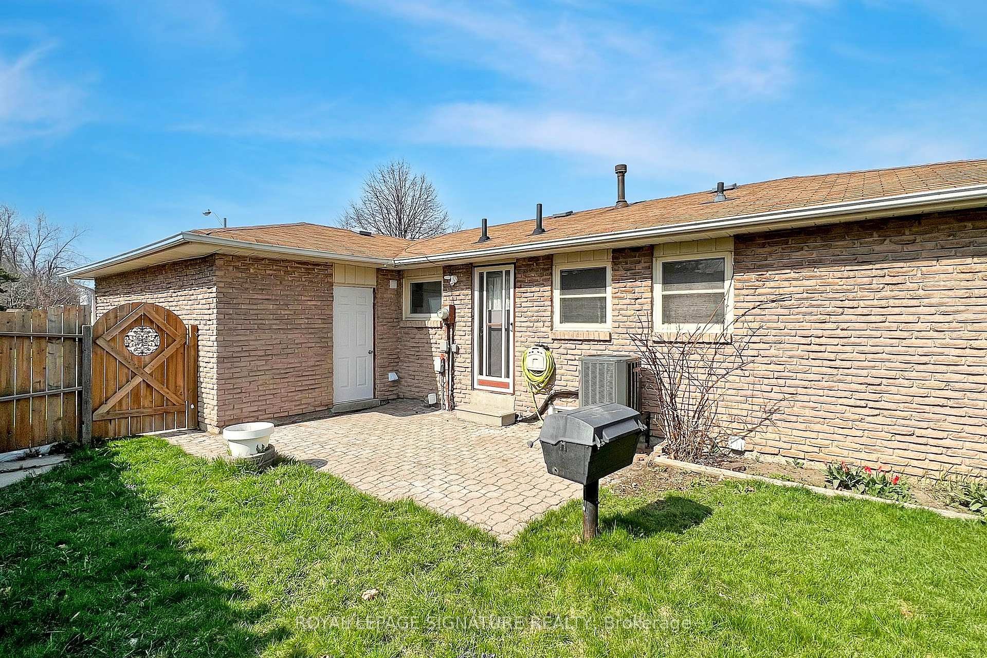 Bsmt-7 Boundy Crescent, Toronto, ON - Outdoor