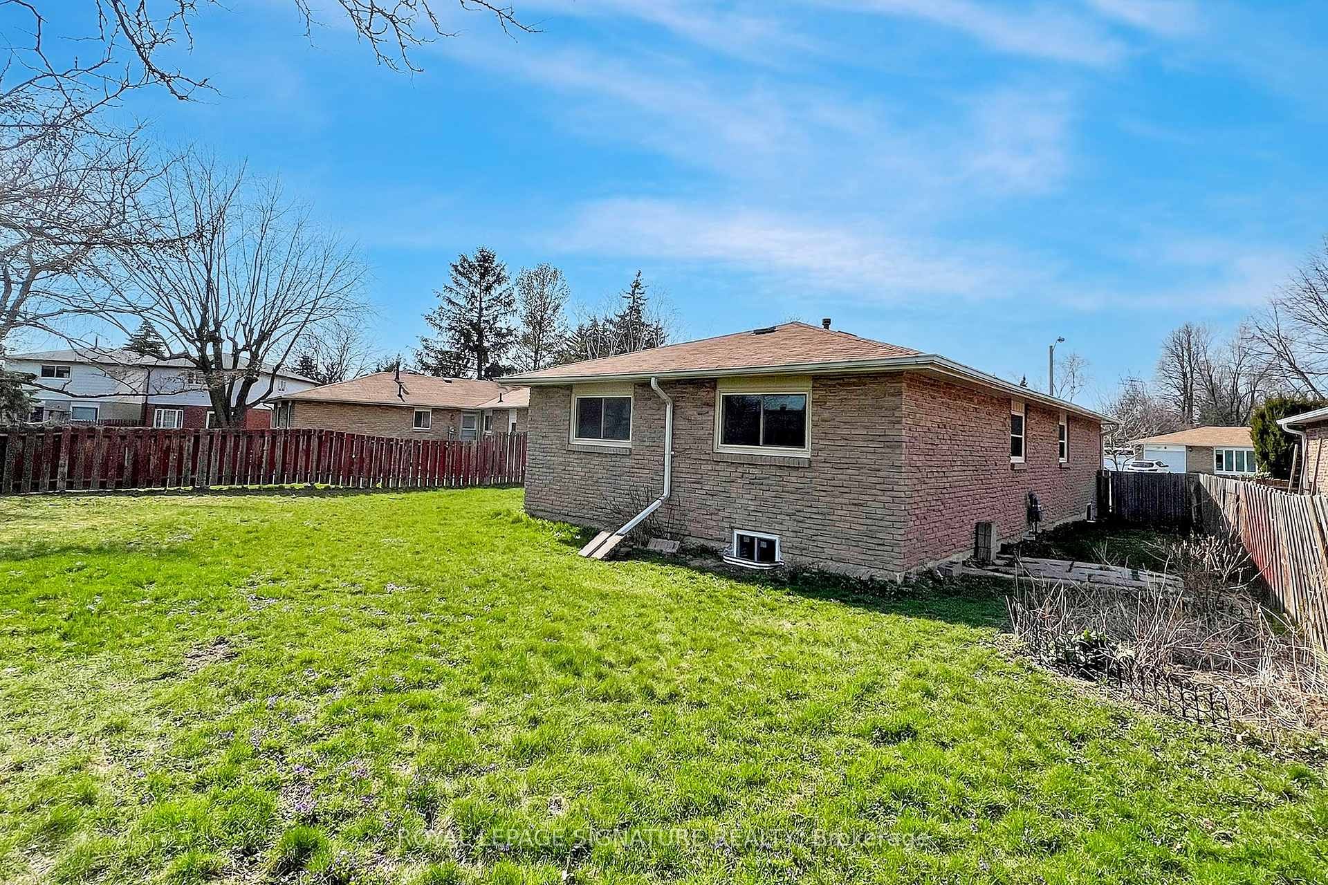 Bsmt-7 Boundy Crescent, Toronto, ON - Outdoor