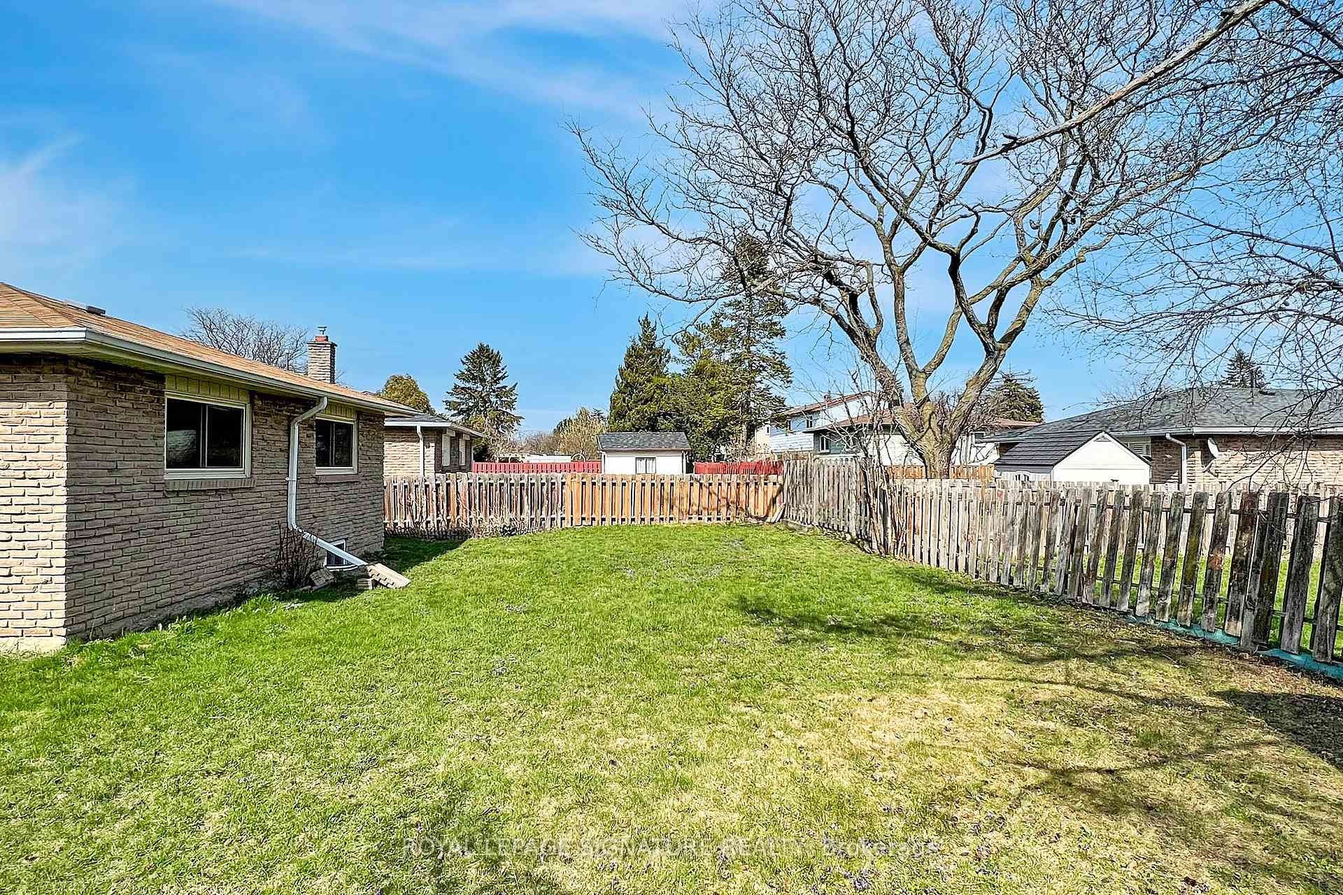 Bsmt-7 Boundy Crescent, Toronto, ON - Outdoor