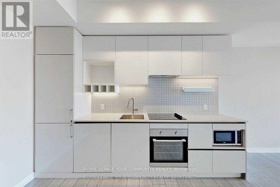 5211 - 5 Buttermill Avenue, Vaughan, ON - Indoor Photo Showing Kitchen With Upgraded Kitchen