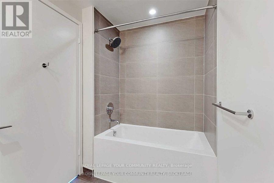 5211 - 5 Buttermill Avenue, Vaughan, ON - Indoor Photo Showing Bathroom