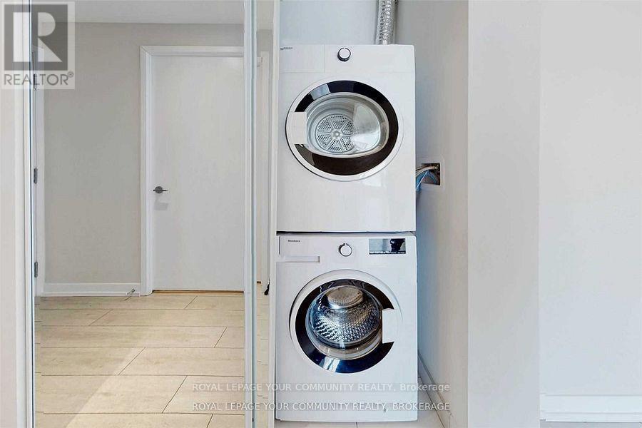 5211 - 5 Buttermill Avenue, Vaughan, ON - Indoor Photo Showing Laundry Room