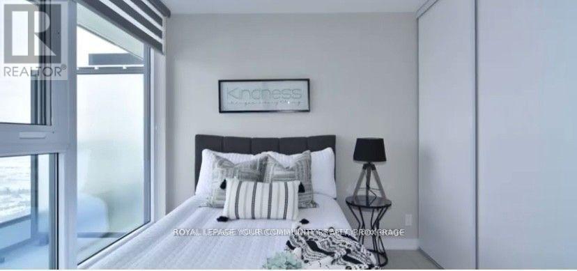 5211 - 5 Buttermill Avenue, Vaughan, ON - Indoor Photo Showing Bedroom