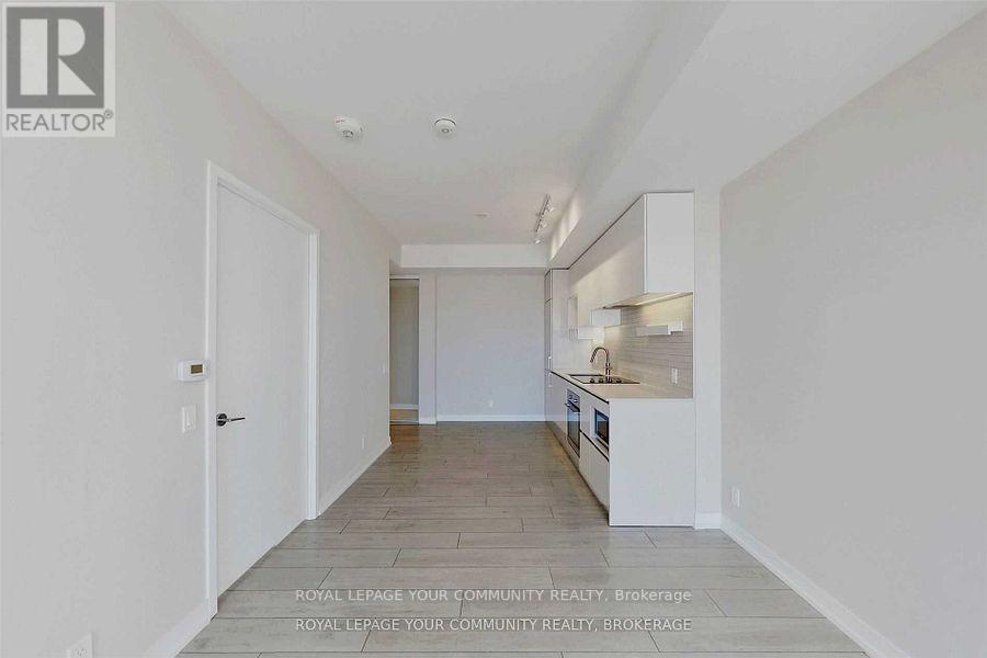 5211 - 5 Buttermill Avenue, Vaughan, ON - Indoor