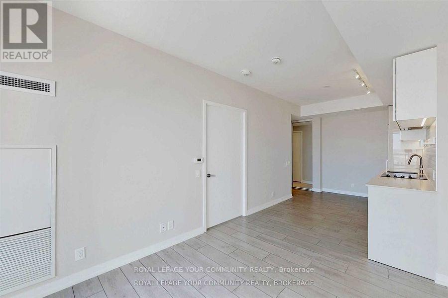 5211 - 5 Buttermill Avenue, Vaughan, ON - Indoor