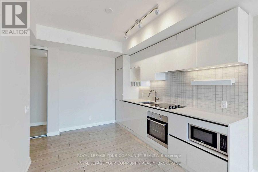 5211 - 5 Buttermill Avenue, Vaughan, ON - Indoor Photo Showing Kitchen
