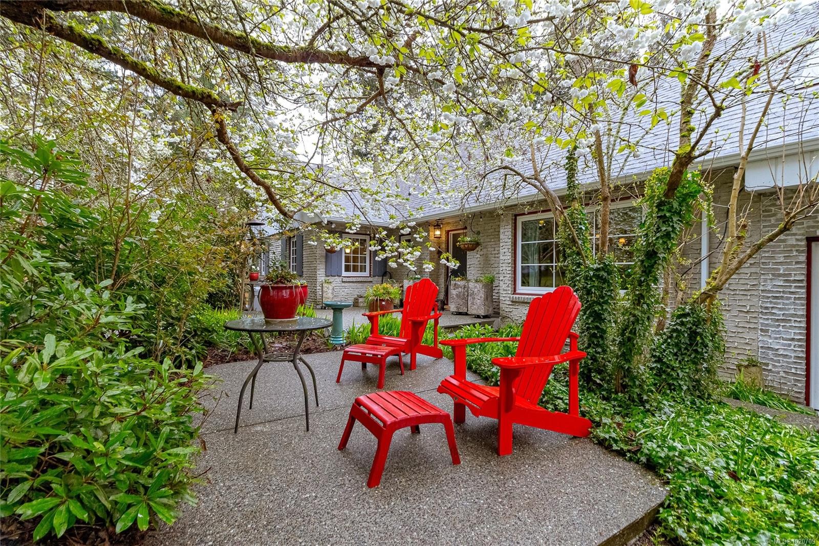 5182 Santa Clara Ave, Saanich, BC