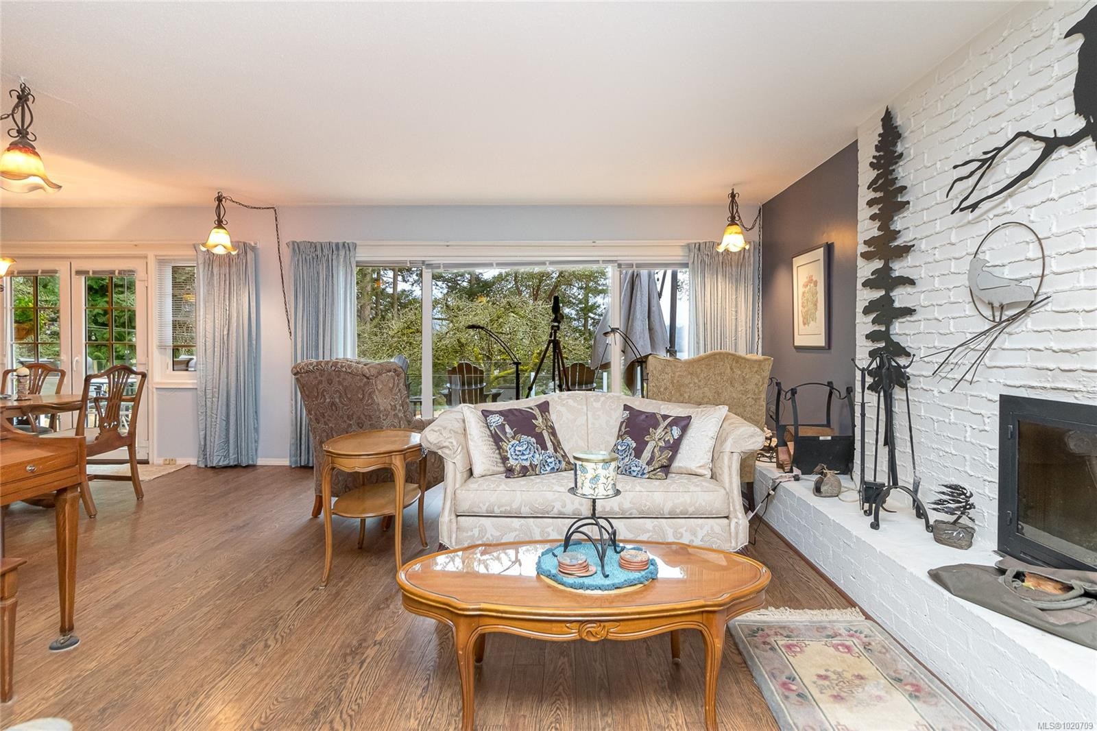 5182 Santa Clara Ave, Saanich, BC