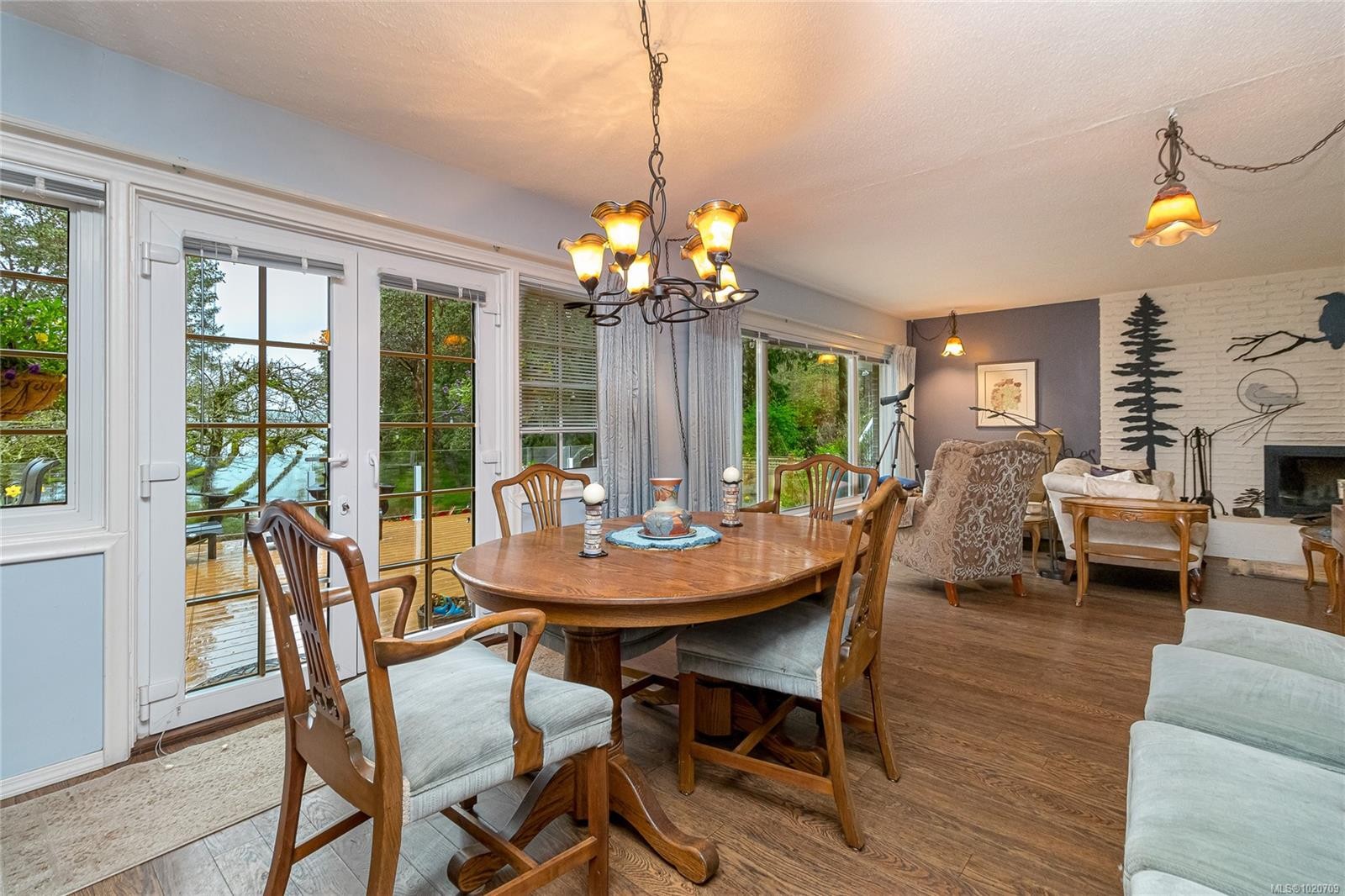 5182 Santa Clara Ave, Saanich, BC