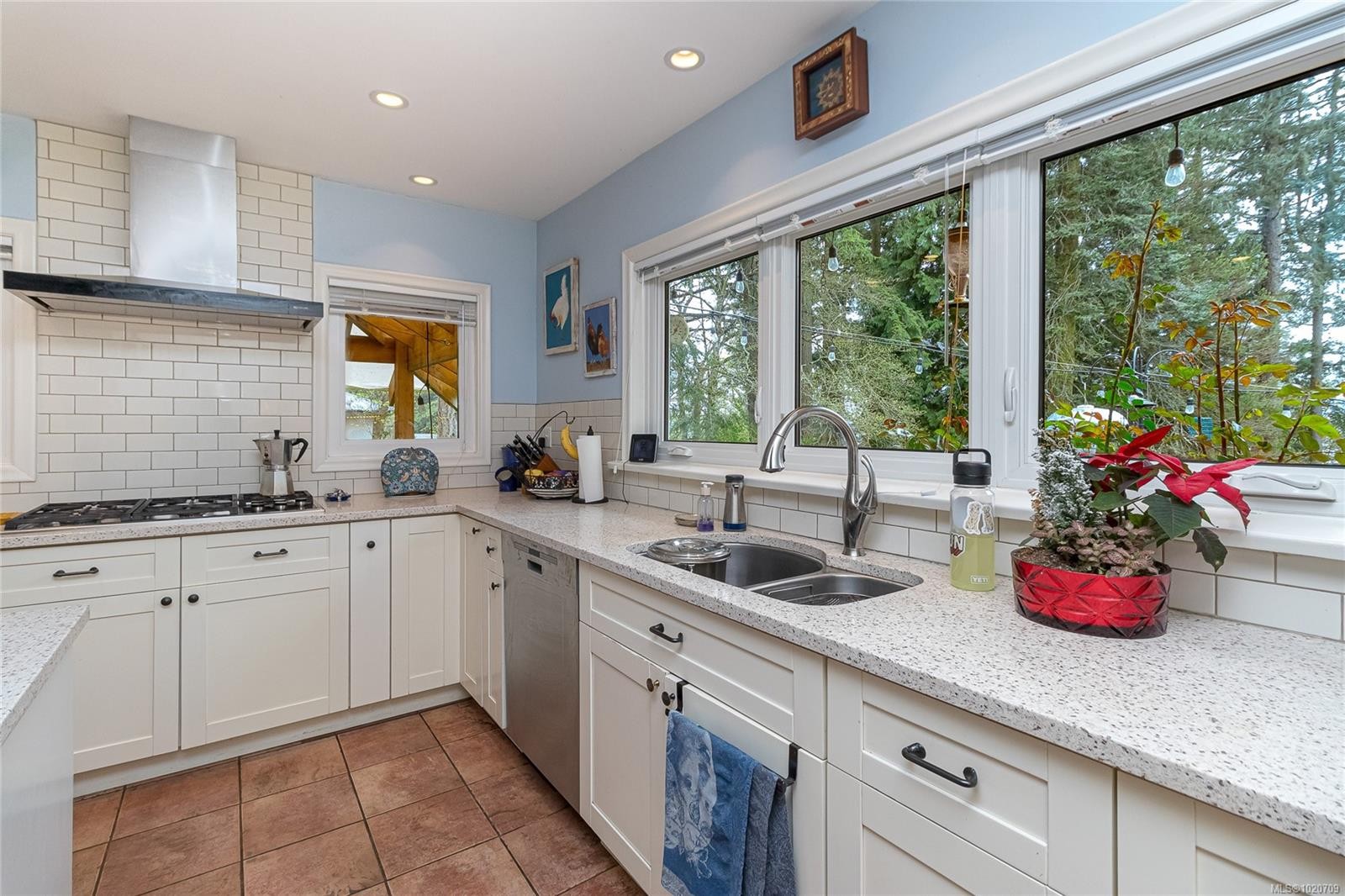 5182 Santa Clara Ave, Saanich, BC