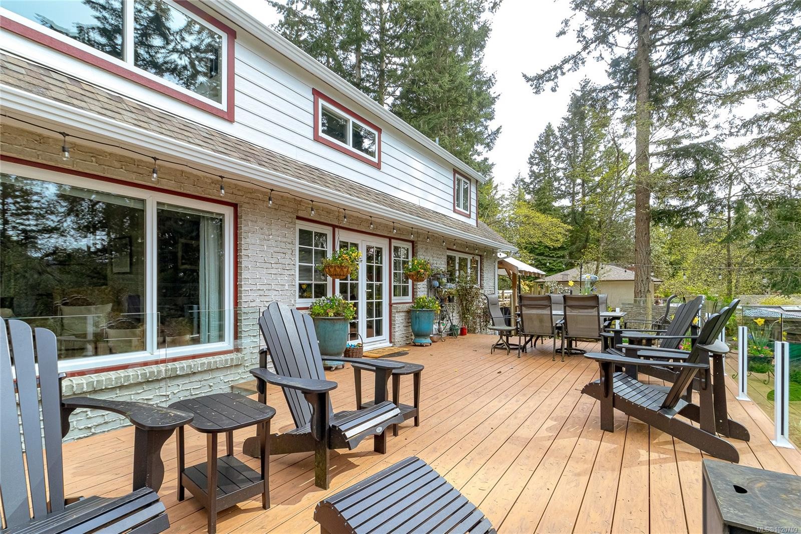 5182 Santa Clara Ave, Saanich, BC