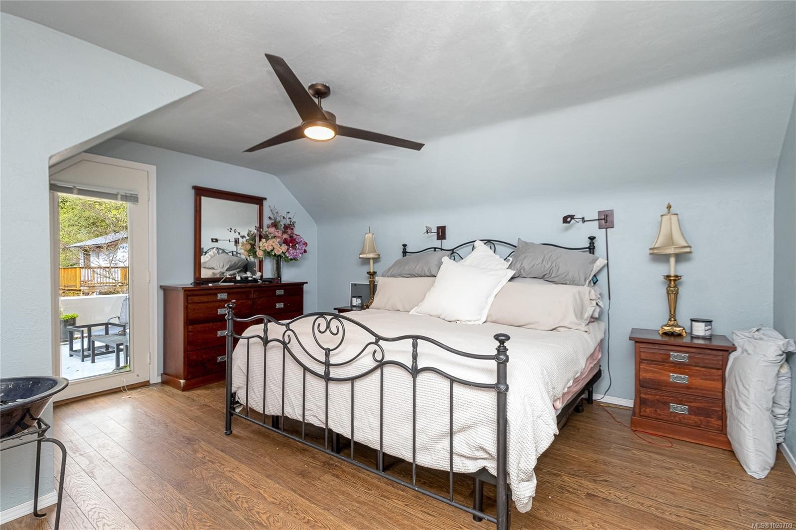 5182 Santa Clara Ave, Saanich, BC