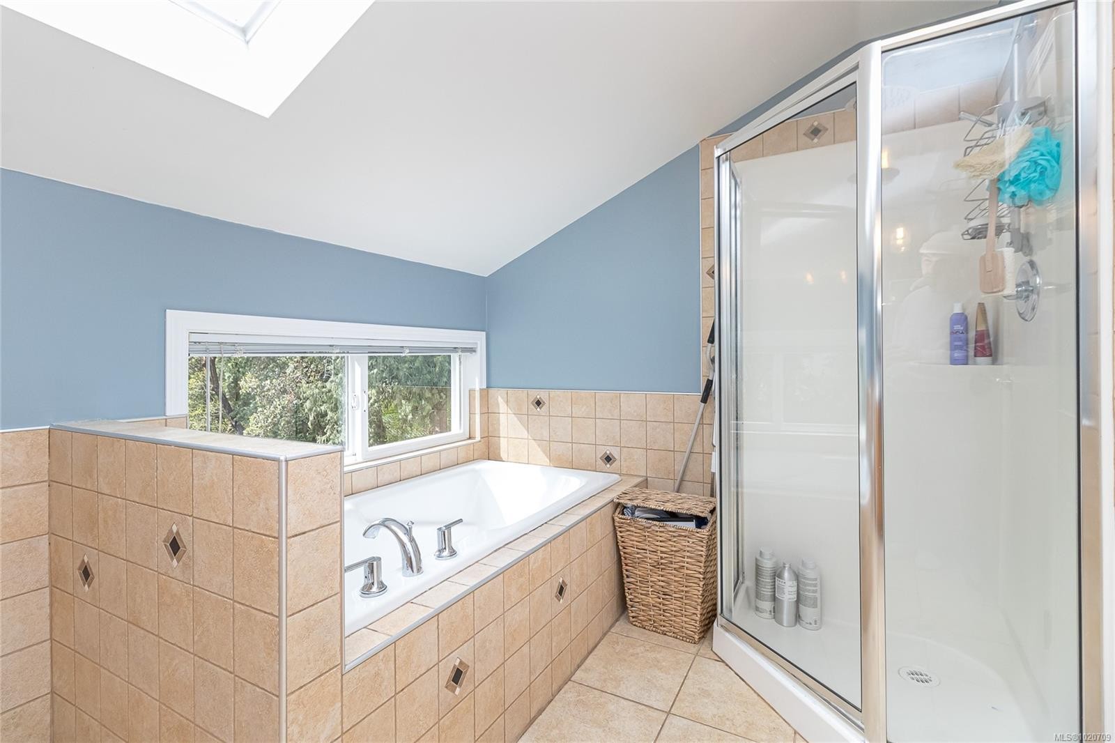 5182 Santa Clara Ave, Saanich, BC