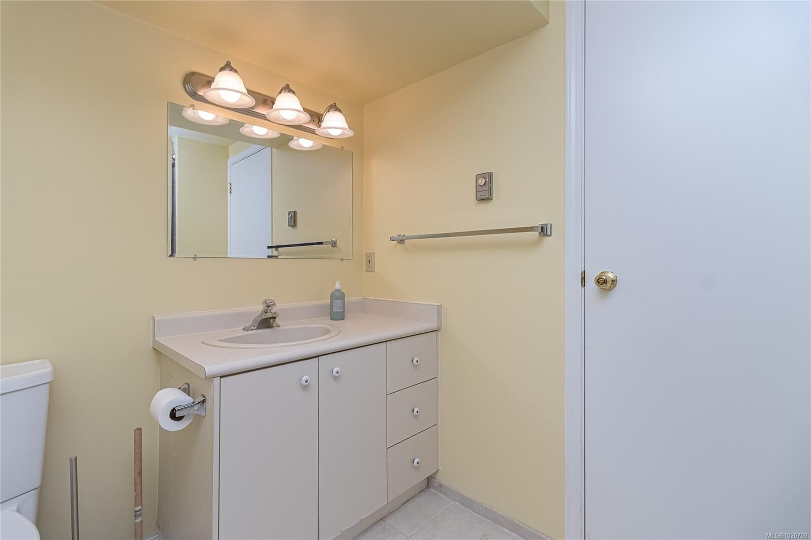 5182 Santa Clara Ave, Saanich, BC