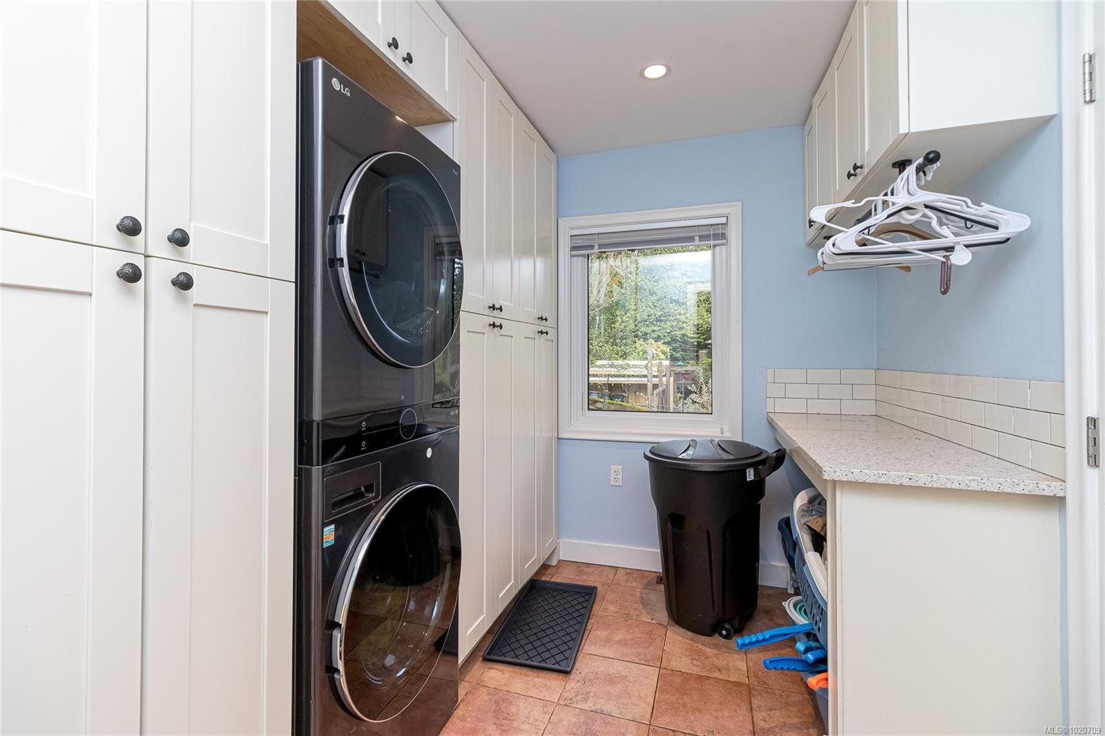 5182 Santa Clara Ave, Saanich, BC