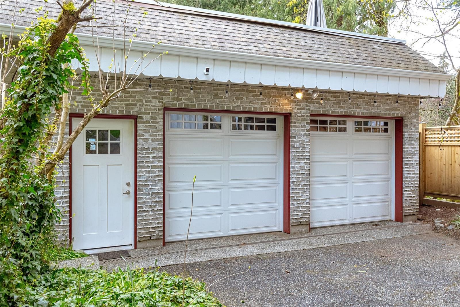 5182 Santa Clara Ave, Saanich, BC