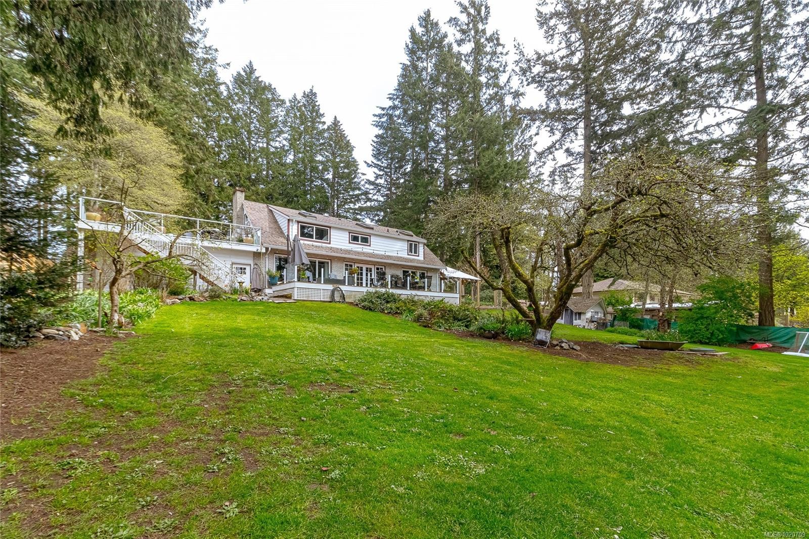 5182 Santa Clara Ave, Saanich, BC