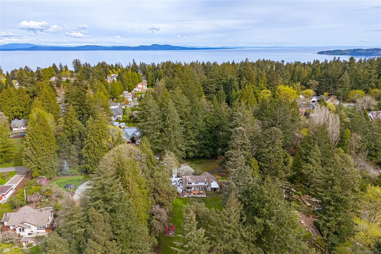 5182 Santa Clara Ave, Saanich, BC