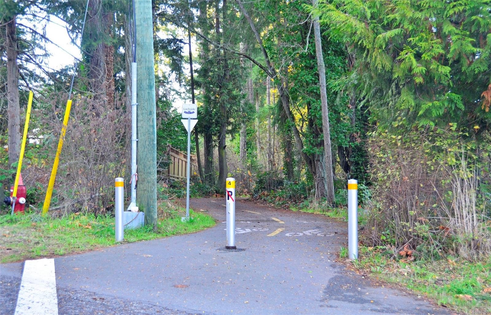 5182 Santa Clara Ave, Saanich, BC