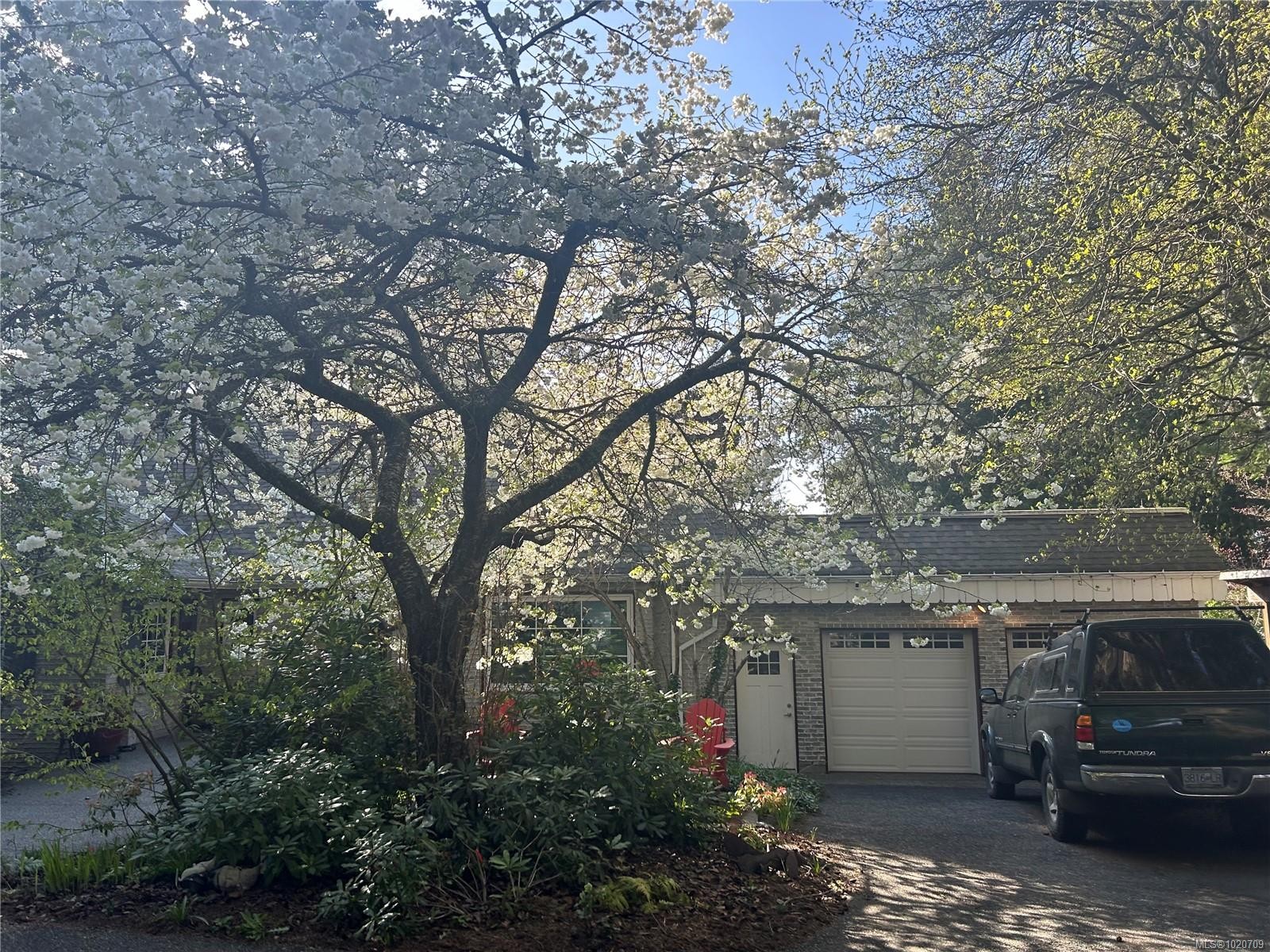 5182 Santa Clara Ave, Saanich, BC