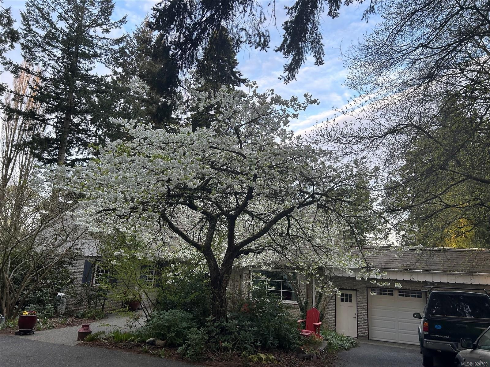 5182 Santa Clara Ave, Saanich, BC