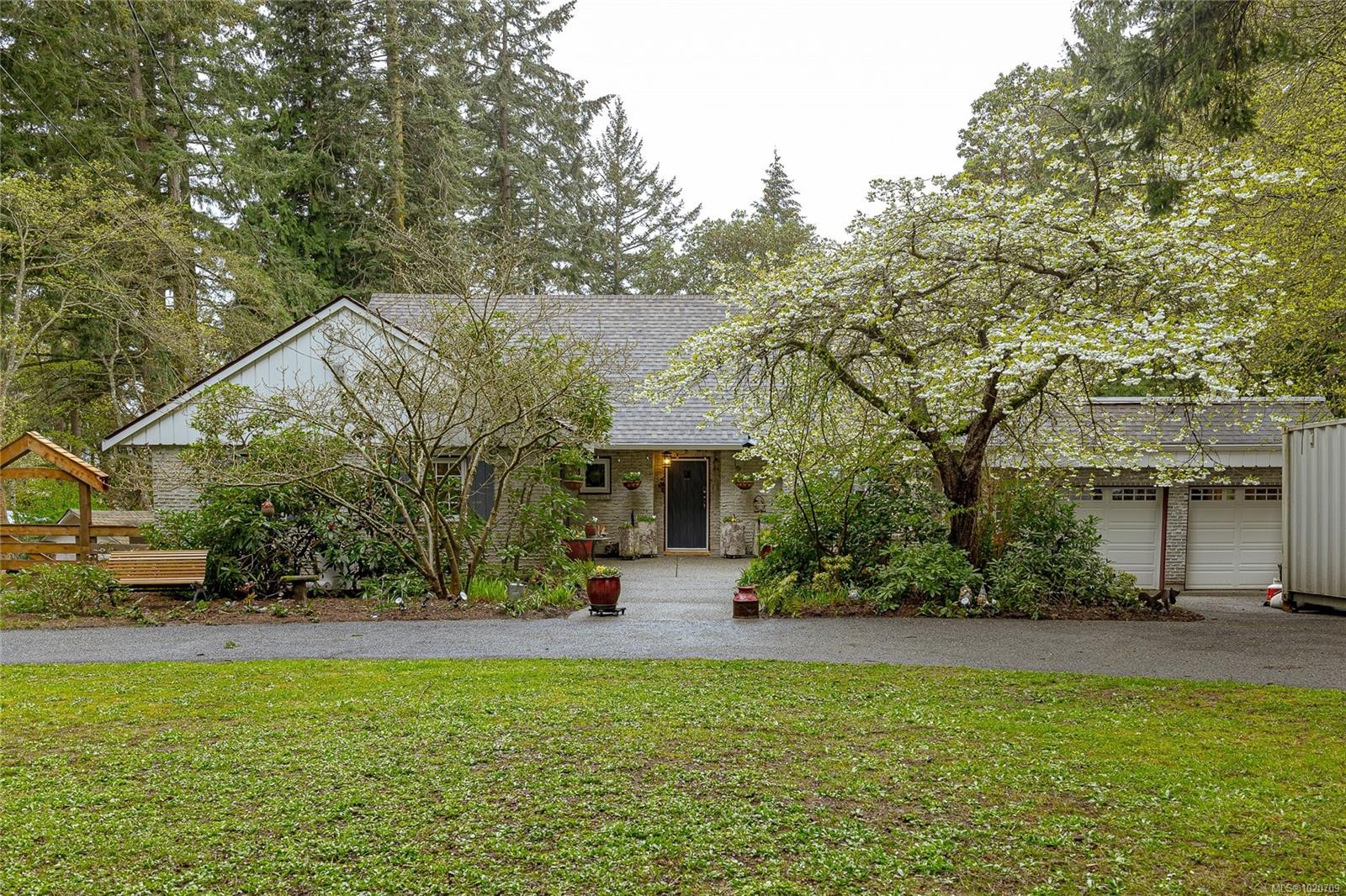 5182 Santa Clara Ave, Saanich, BC