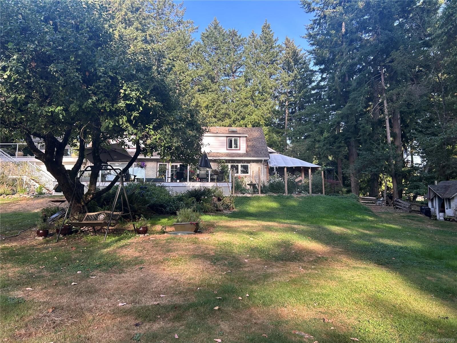 5182 Santa Clara Ave, Saanich, BC