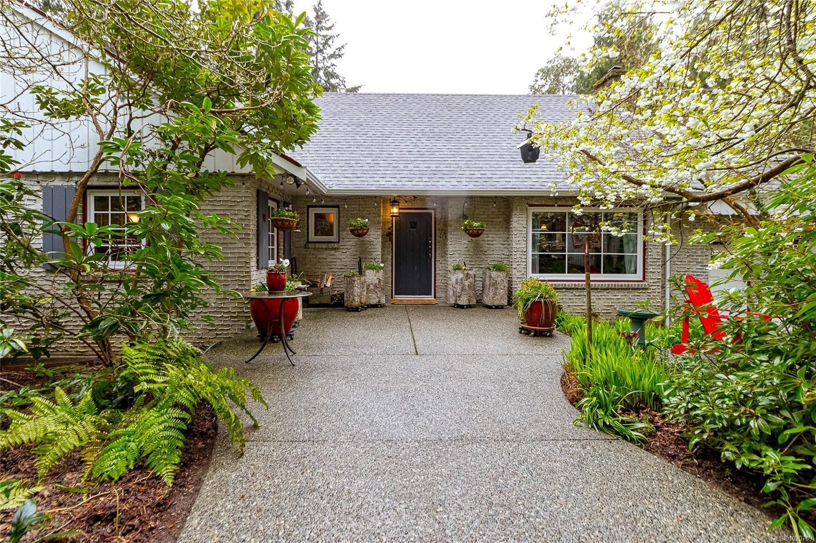 5182 Santa Clara Ave, Saanich, BC