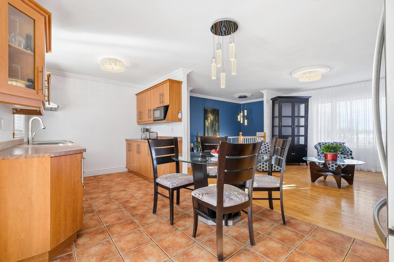 Dining room - 5615 Av. Raoul, Longueuil (Saint-Hubert), QC - Indoor