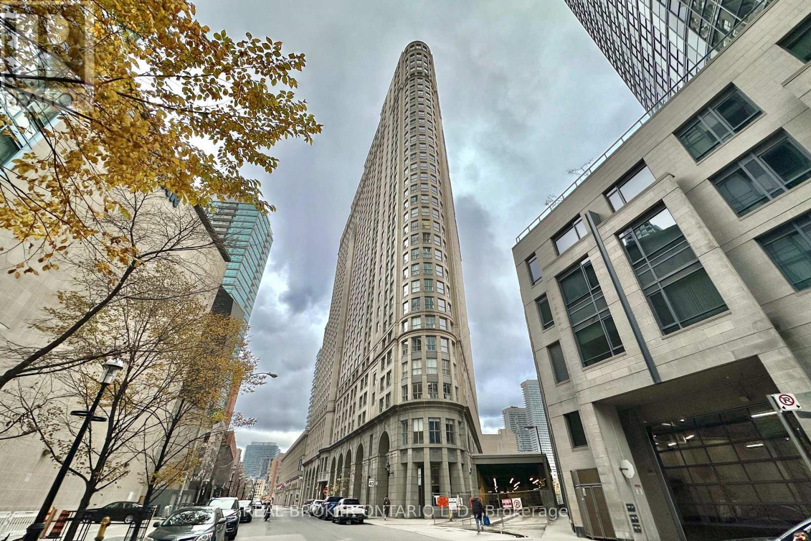 518 - 25 The Esplanade, Toronto, ON - Outdoor With Facade