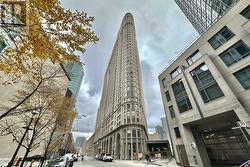 518 - 25 THE ESPLANADE Toronto, ON M5E 1W5